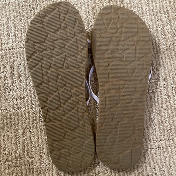 lilac and brown strappy sandals by volcom - Picture 2 of 2